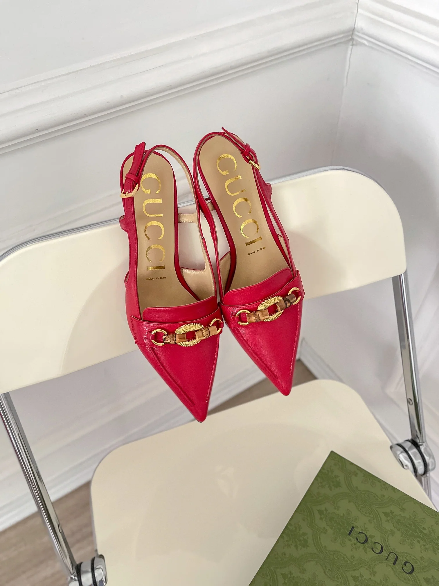 Босоножки Gucci на низком каблуке с острым носком