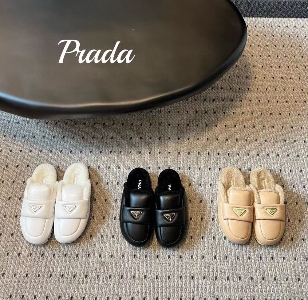 Новинка сезона осень/зима 2023 от Prada - Меховые тапочки с мягким носком - Абрикосовый цвет