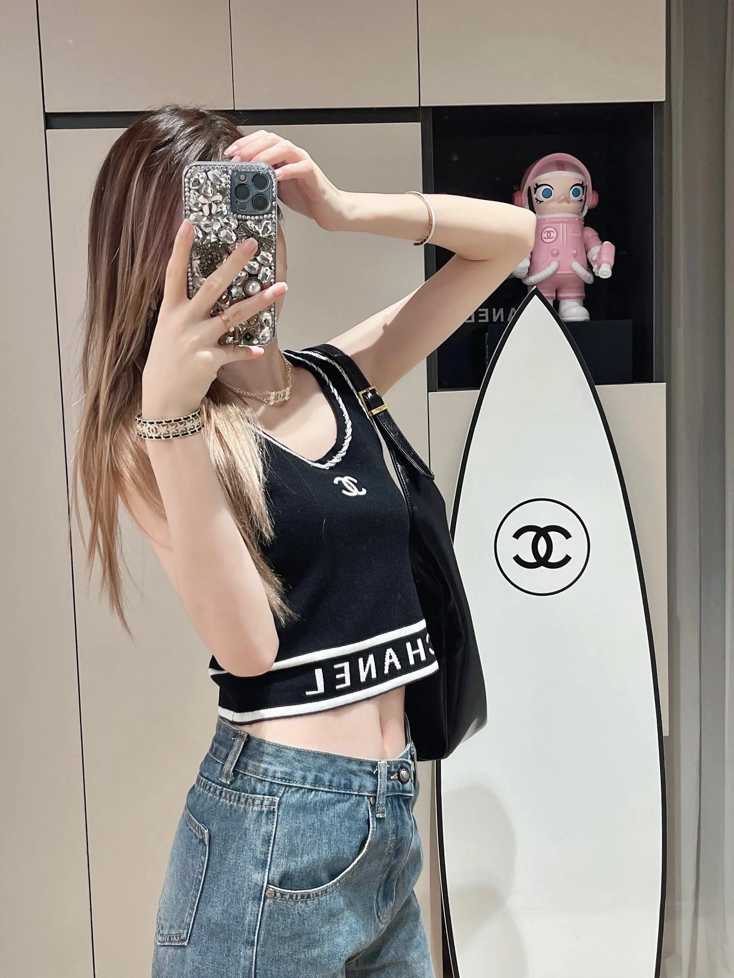 Chanel 2403 - Вязаный топ с короткими рукавами и квадратным вырезом, выполненный в технике цветовых блоков.