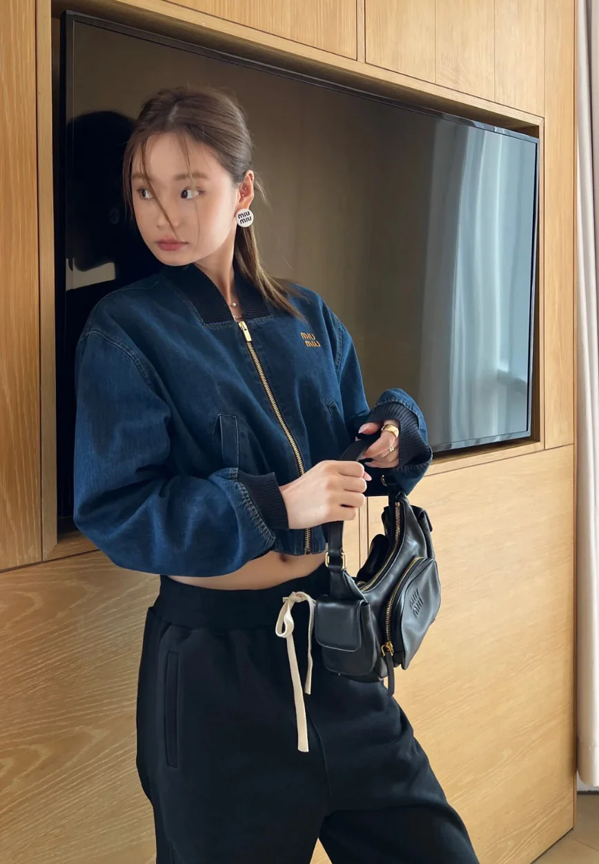 Сумка Miu Miu из кожи наппа с карманами — носите и делитесь с другими.