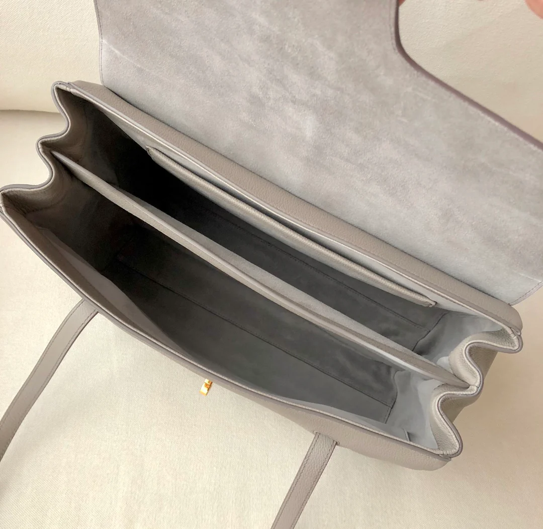 Сумка Celine Soft 16 Large из зернистой телячьей кожи - серая.