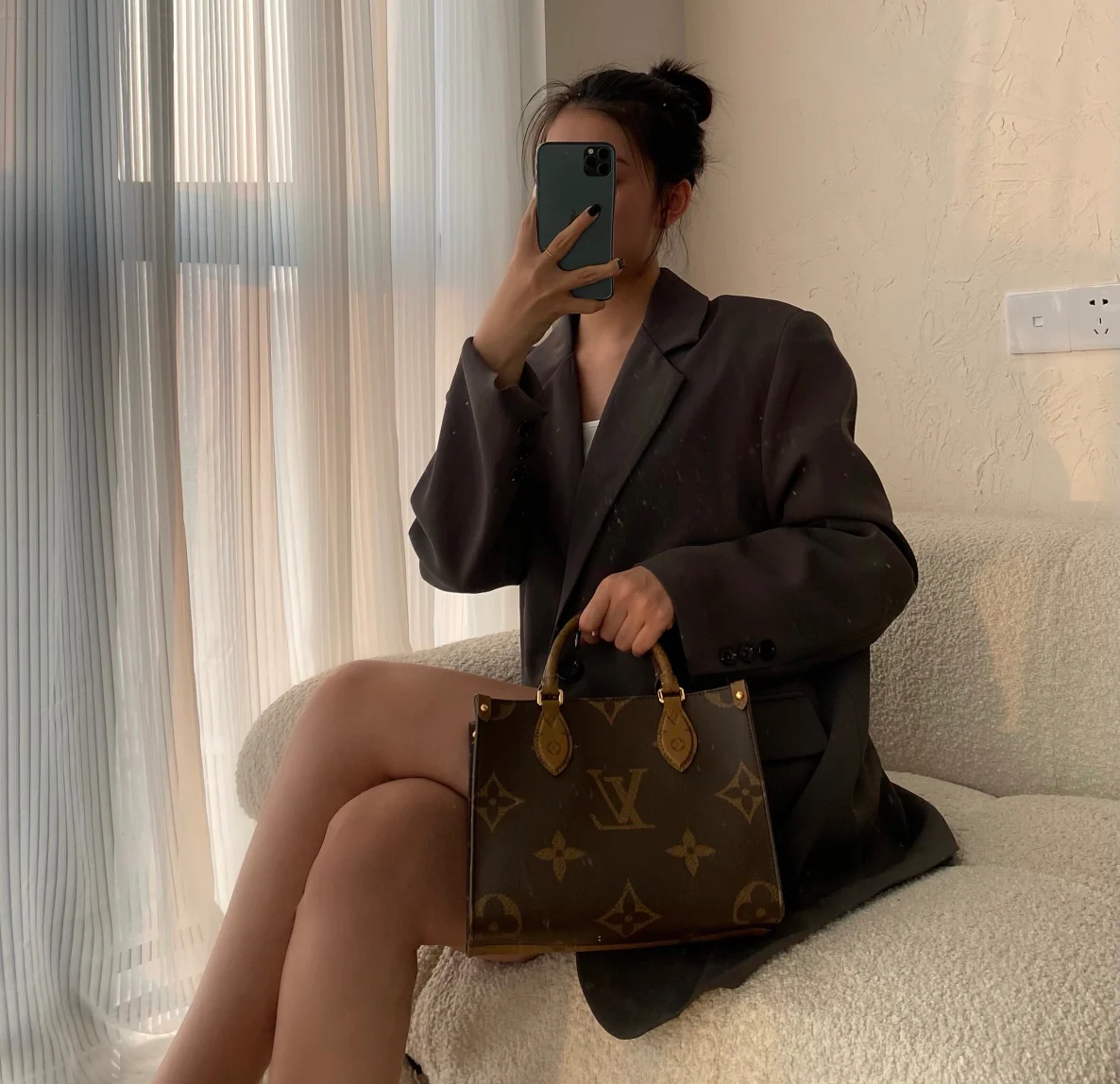 m46373-LV-ontheon-bb