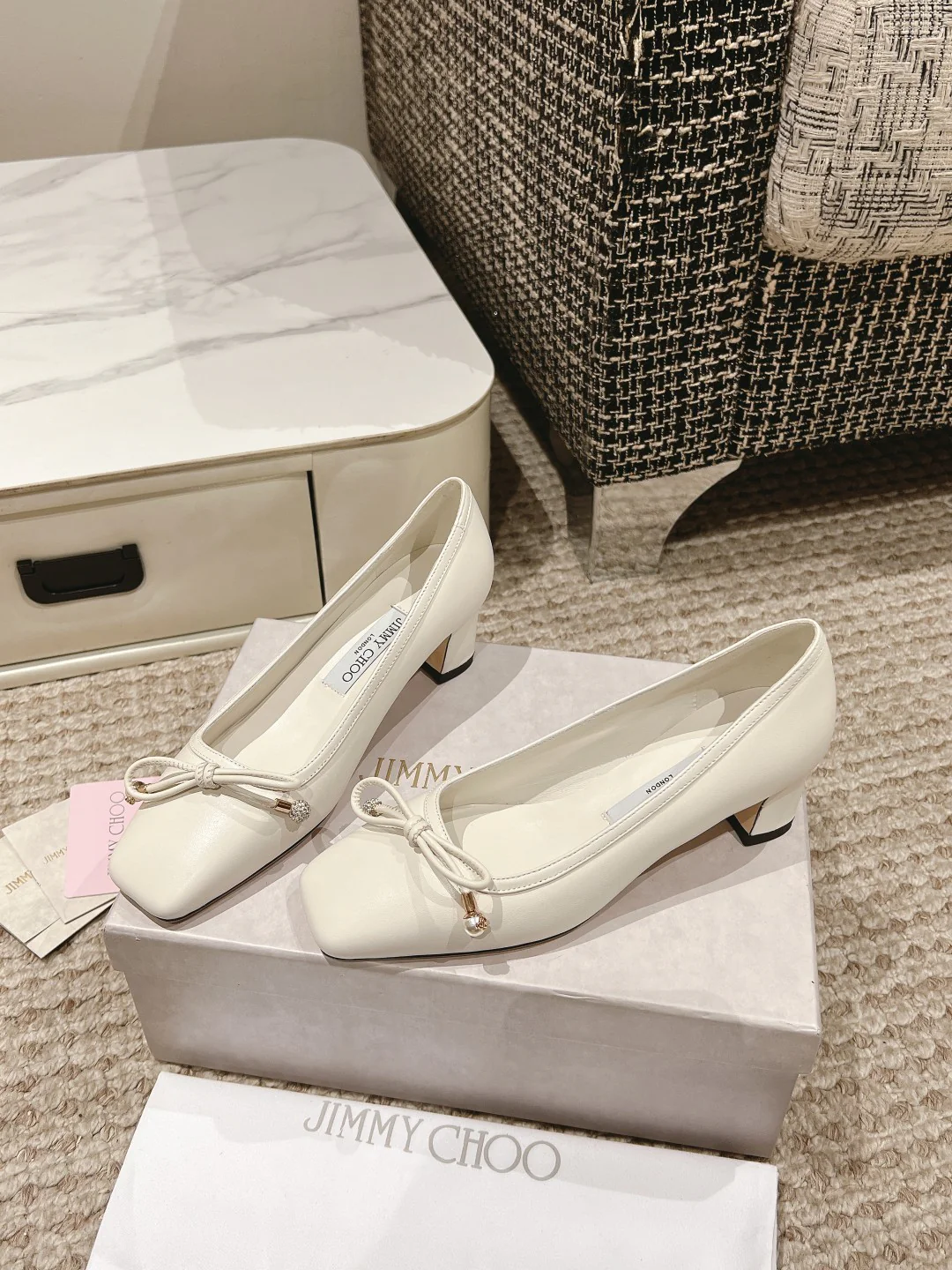 Jimmy - Простые туфли на низком каблуке с острым носком - Белые