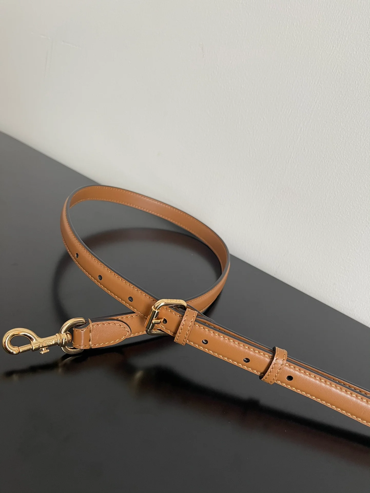 Сумка-гармошка Fendi Touch из бежевой кожи