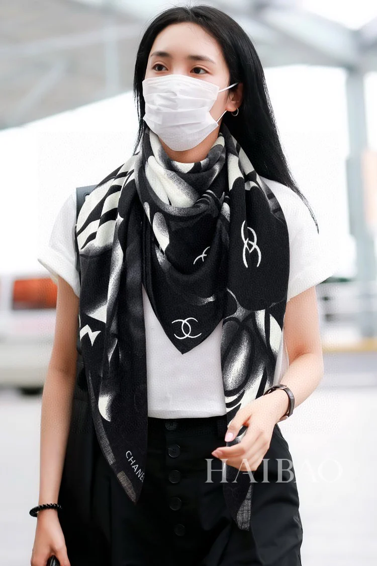 Квадратный шарф с логотипом Chanel - 140 см - 80% кашемир - 20% шелк - черный