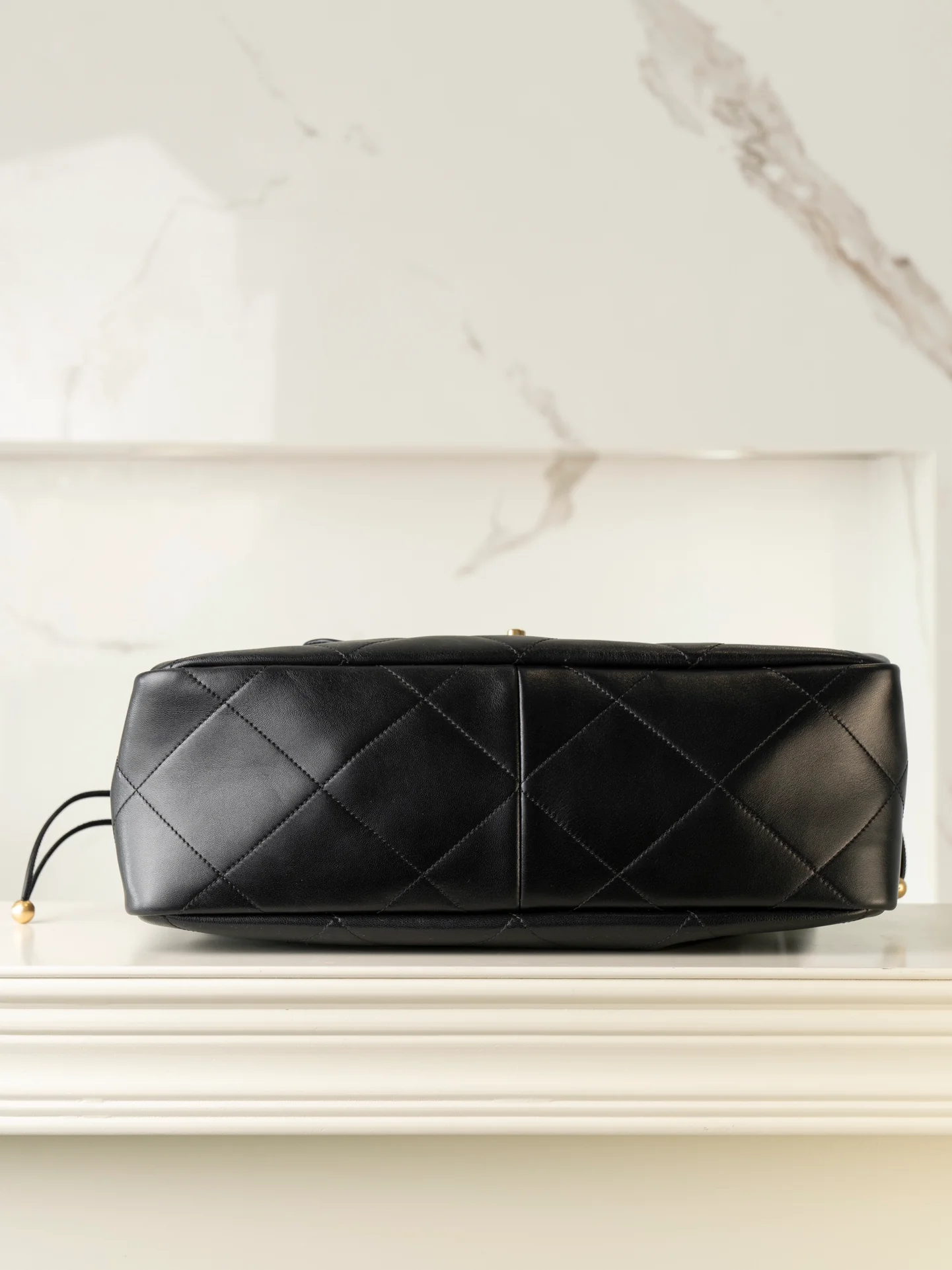 Большая сумка-шоппер Chanel 25c, черно-золотая.