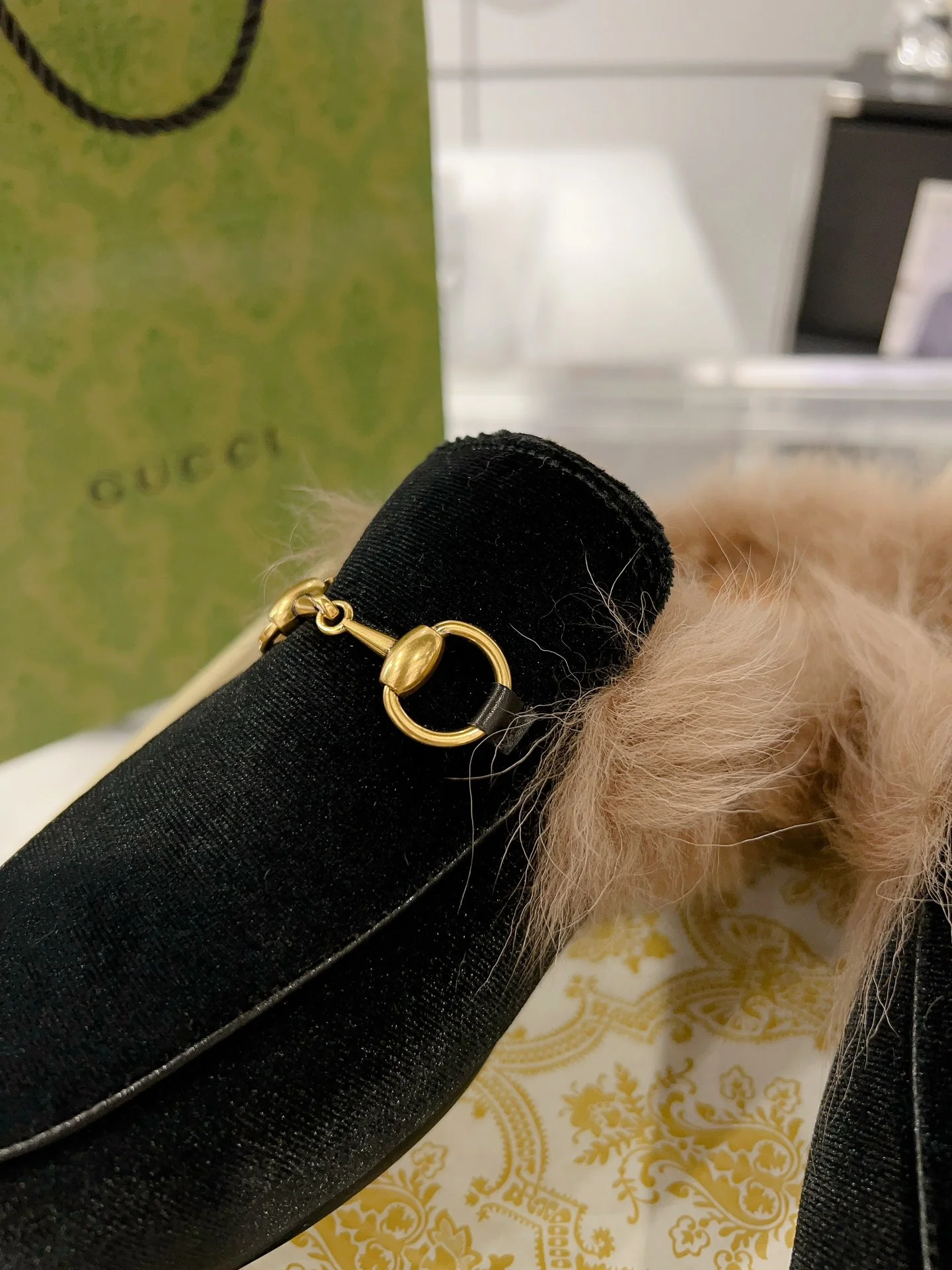 Новинка сезона осень/зима 2023 от Gucci - Тусклые тапочки из тосканской шерсти с закрытым носком