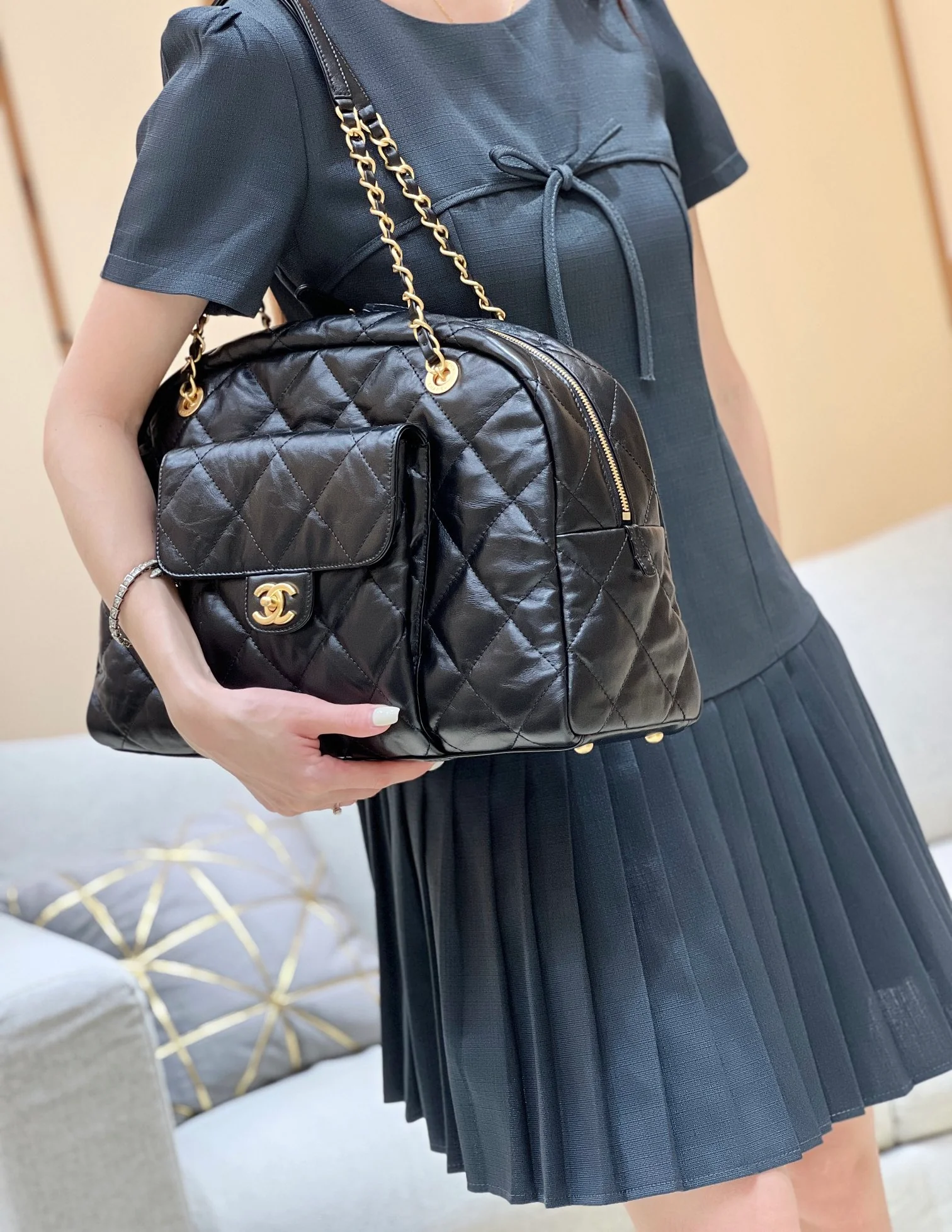 Большая сумка Chanel Bowling Bag (на одно плечо) - черная