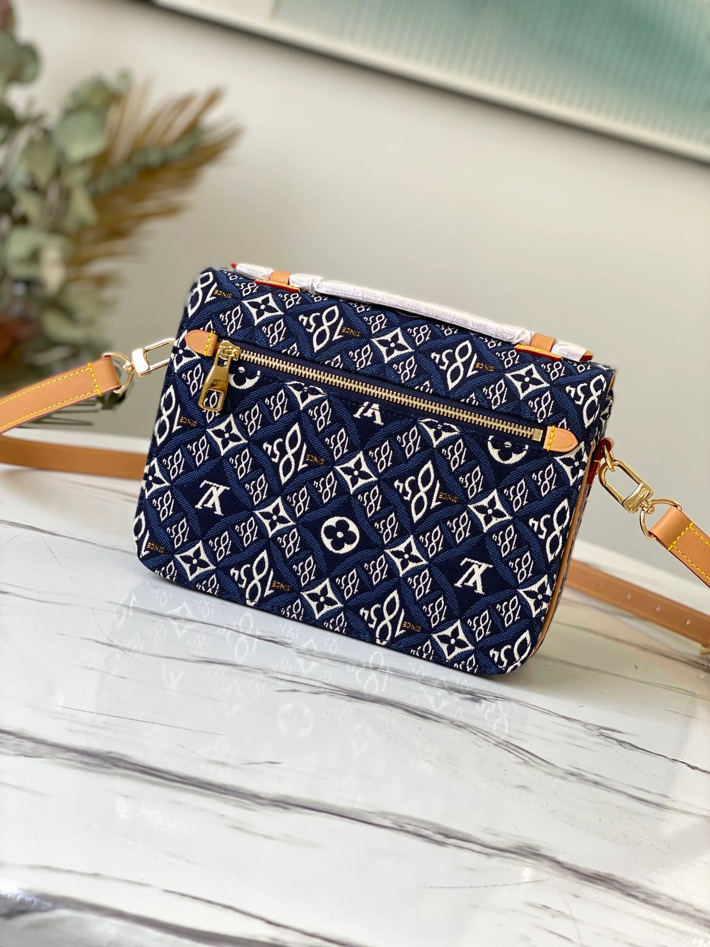 lv-m57395-pochette-metis-сумочка