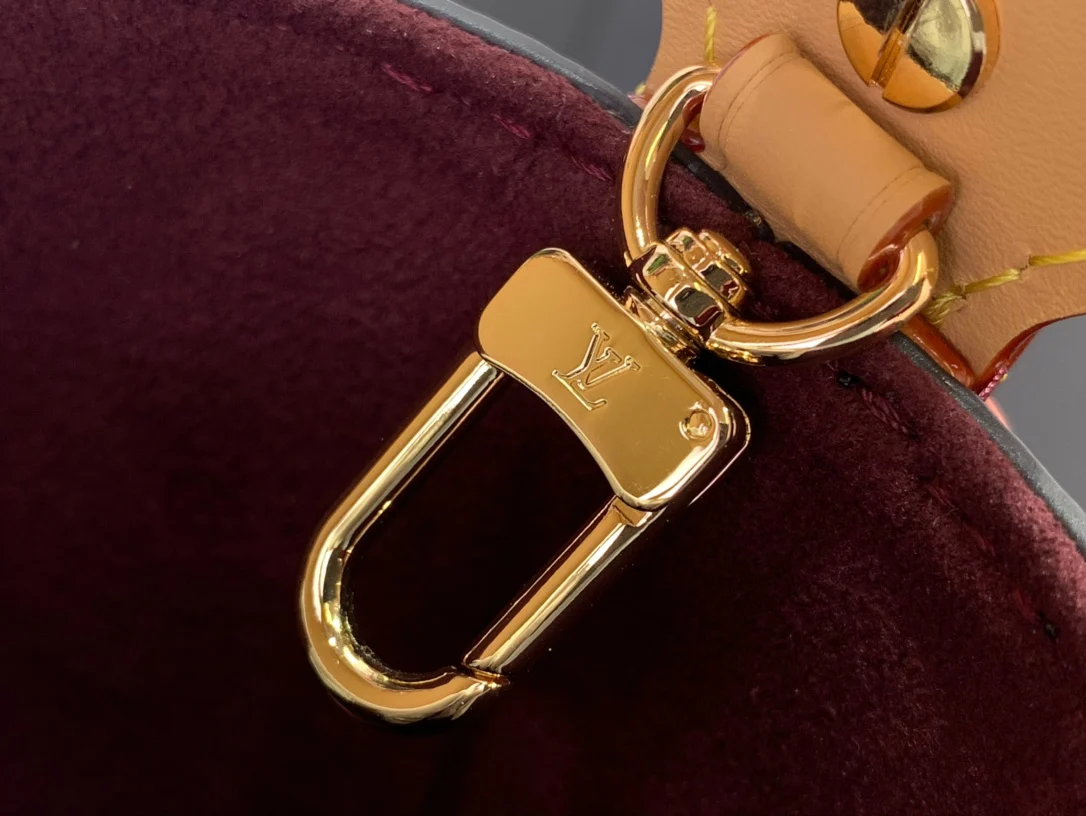 Сумка-ведро LV All-in-Bag из канваса с металлическим корпусом - коричневая.