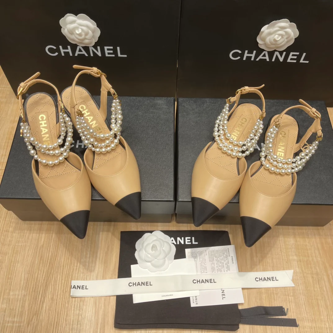 Коллекция сандалий и балеток Chanel с жемчужными каблуками