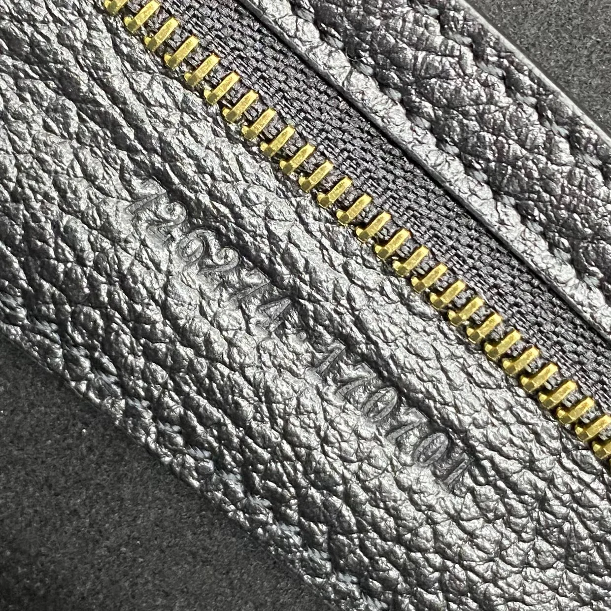 Весенняя коллекция Gucci 2023 — Сумка через плечо ?Полумесяц? — Черная