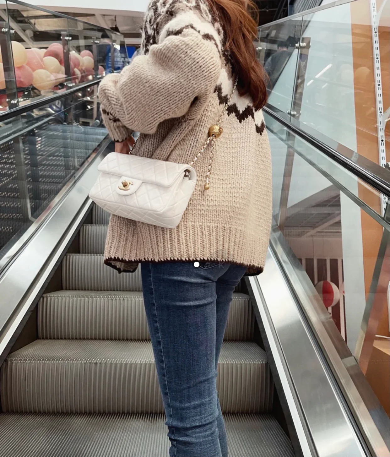 Chanel - Золотая сумка-клапан с шариком из углеродного волокна - Белая