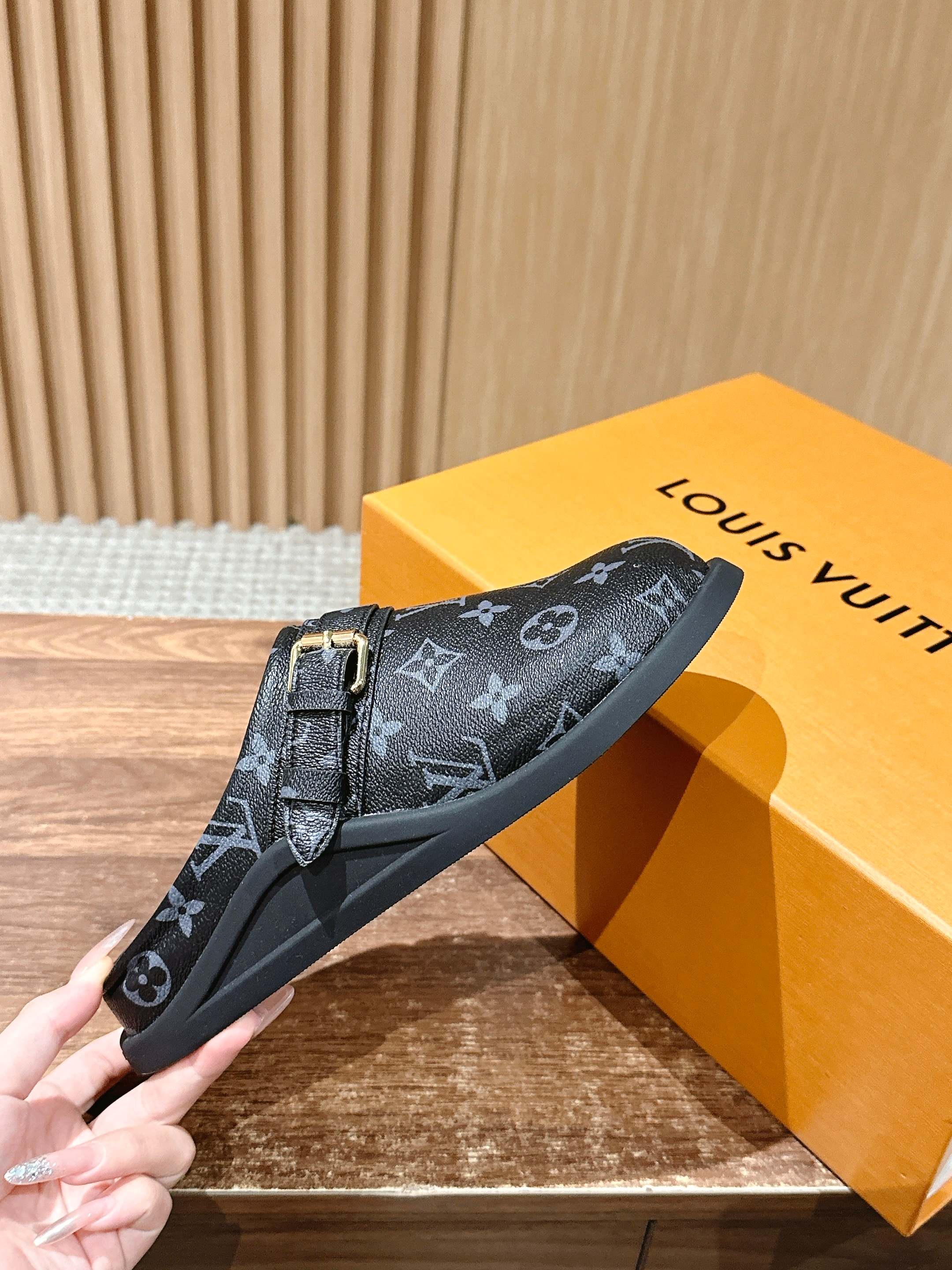 Новинка LV 2025 - Обувь Birkenstock - Монограммный узор - Черный