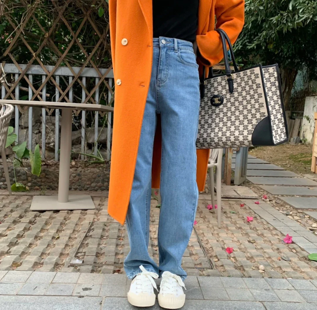 Большая сумка-тоут Celine Triomphe с черно-белой вышивкой