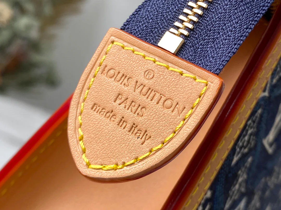 lv-m80306-poche-toilette-26-toilet bag