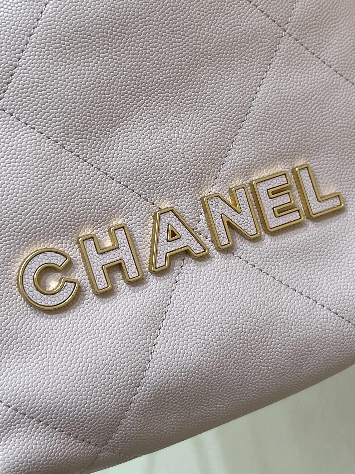 Миниатюрная металлическая кожаная мусорная сумка Chanel 25c - розовая