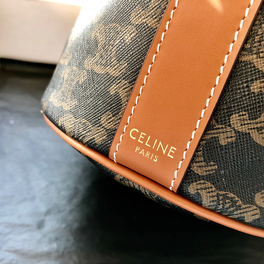 Маленькая холщовая сумка Celine Triomphe на завязках - желто-коричневая с монограммой.