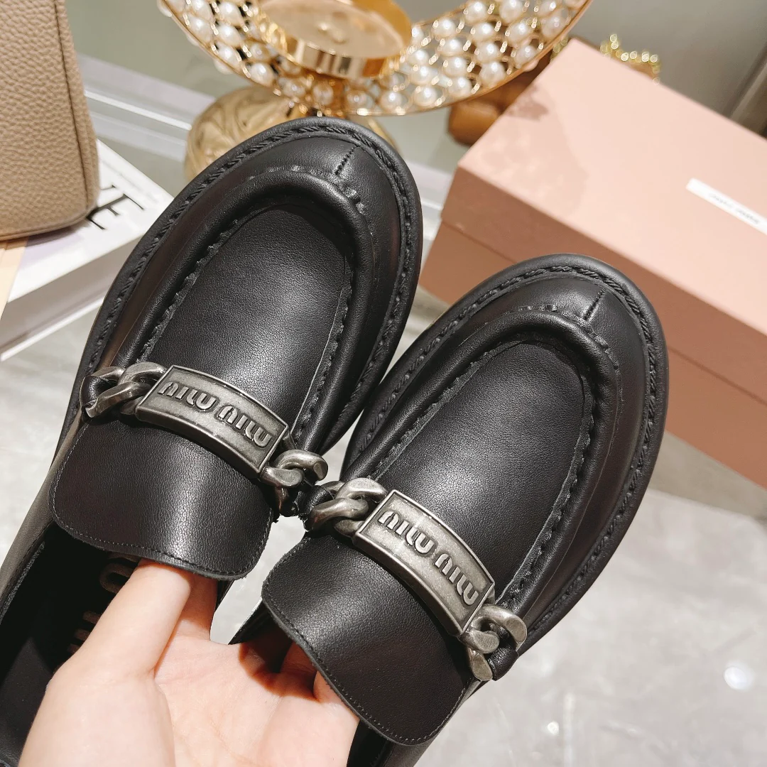 Miu Miu - Новинка сезона осень/зима 2022 - Кожаные лоферы на платформе в стиле ретро