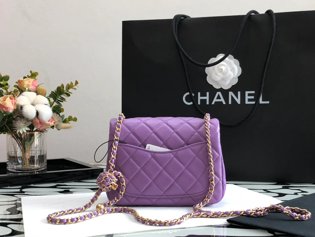 Сумка Chanel 2022 года, выпущенная к премии ?Золотой глобус?, квадратная, с откидным клапаном - 1 шт.