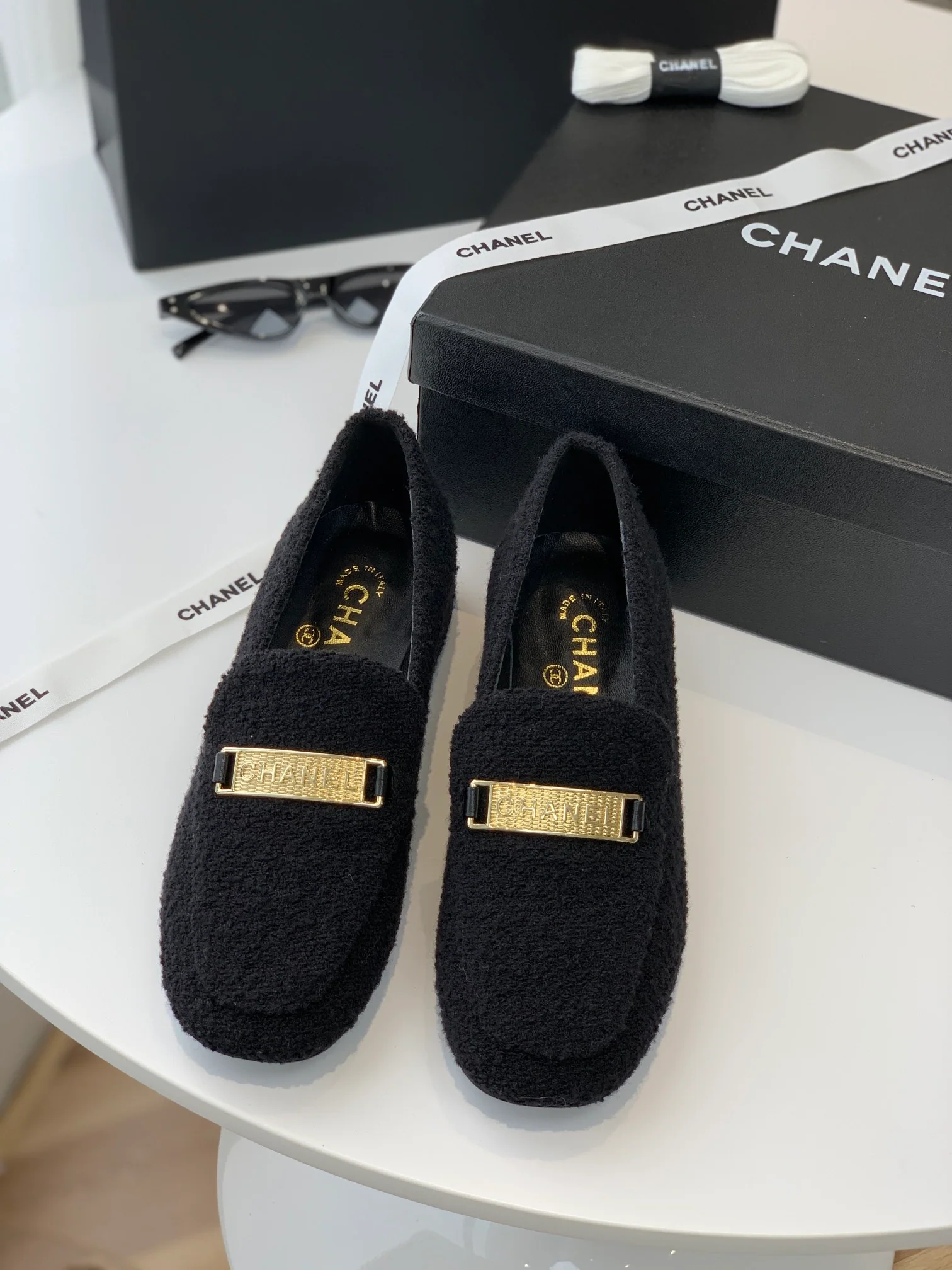 Новые лоферы Chanel с металлическим логотипом из осенне-зимней коллекции - размеры 35-39-40-41 (изготовление на заказ)