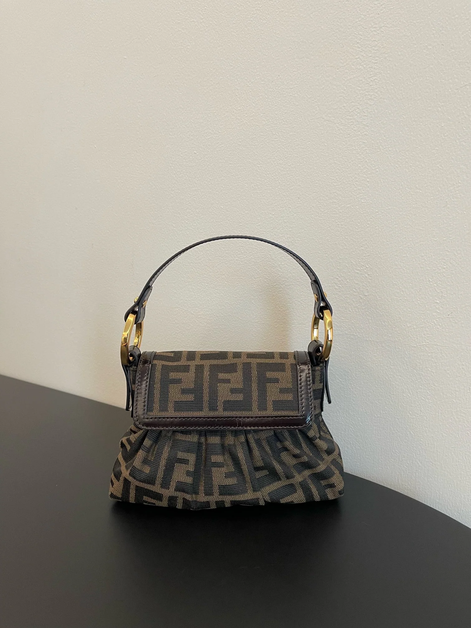 Мини-сумочка Fendi Monogram Vintage Mini Ingot