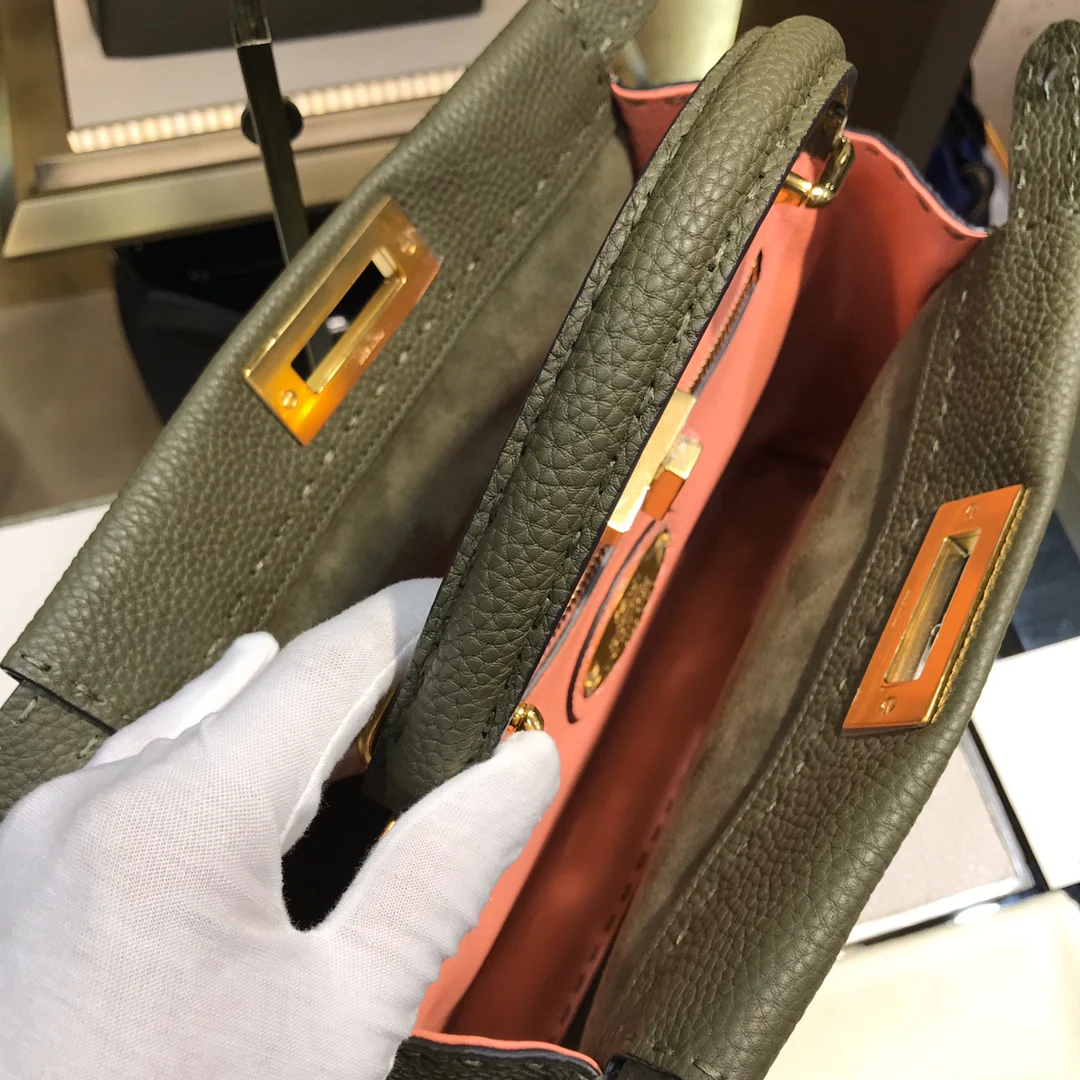 Сумка Fendi Peekaboo Medium из черной кожи - 1 шт.