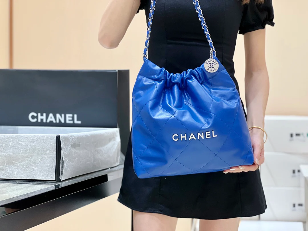 Сумка Chanel 22, маленький размер, синяя, в таком виде, как на фото.