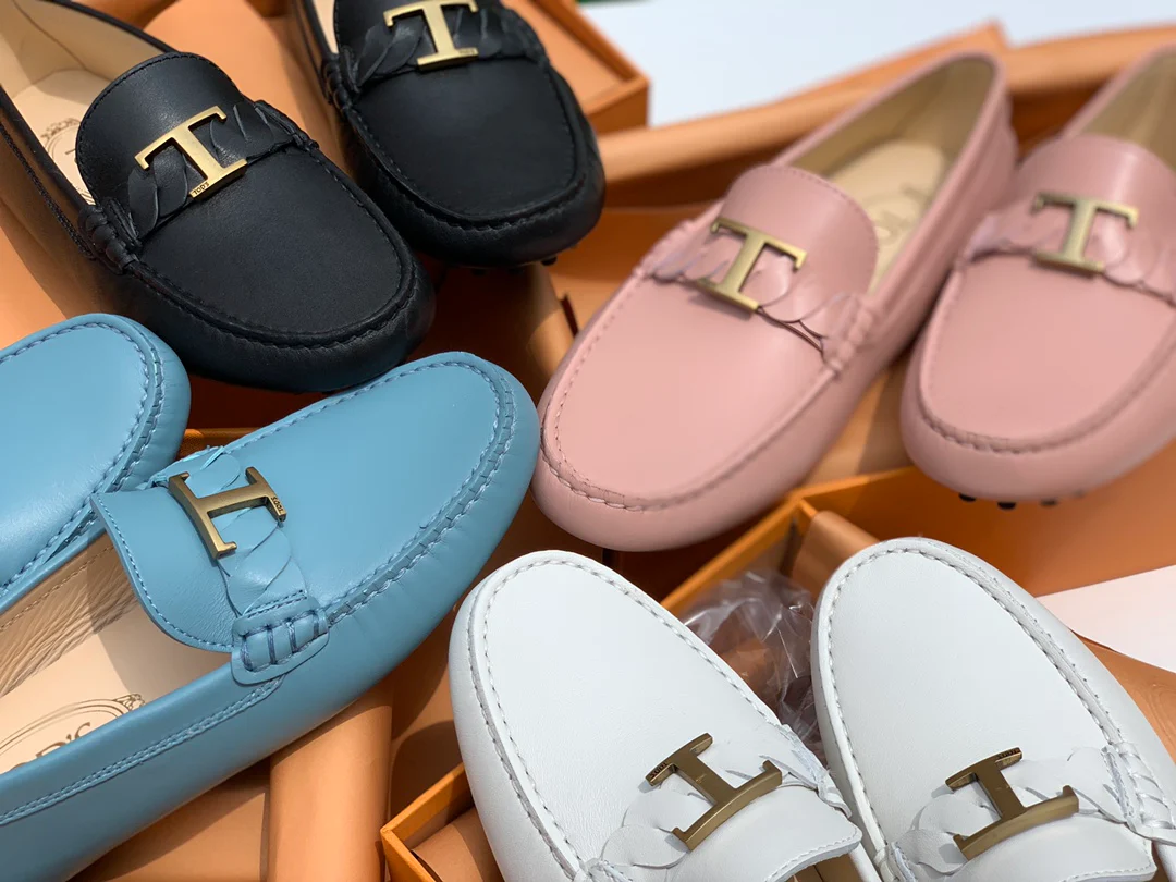 Tod's - Футболки с перекрученным низом - Лоферы - Обувь без шнурков