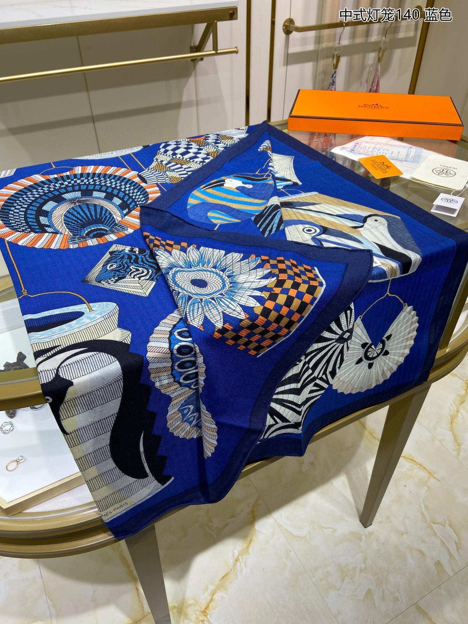 Квадратный шарф Hermes ?Китайский фонарь? — 140 см — 70% кашемир — 30% шелк — синий