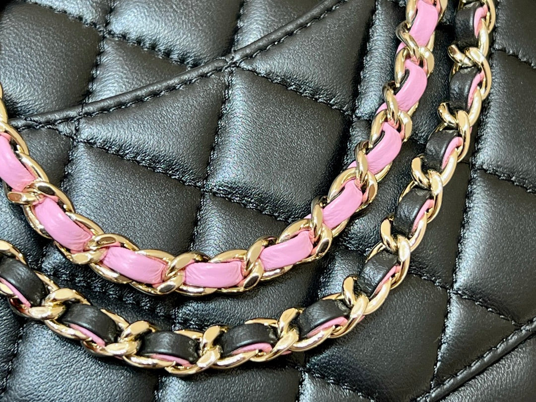 Новинка сезона весна/лето 2023 от Chanel - сумка CF - 20 см - черно-розовая