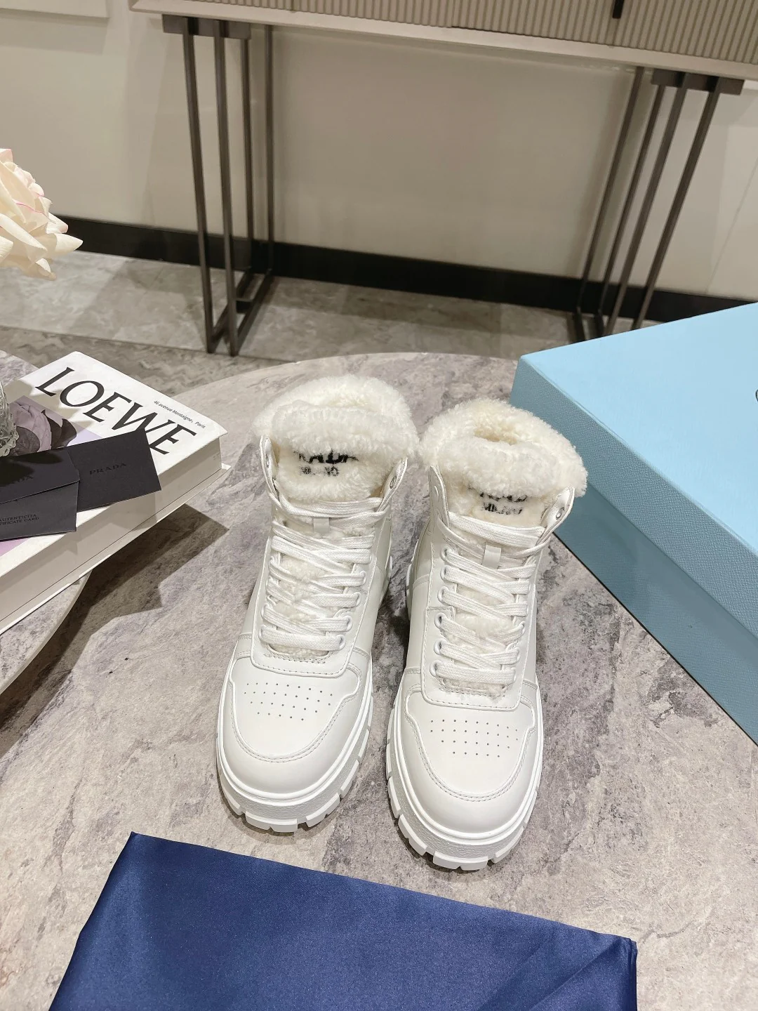 Повседневные туфли Prada 2024 средней высоты - белые