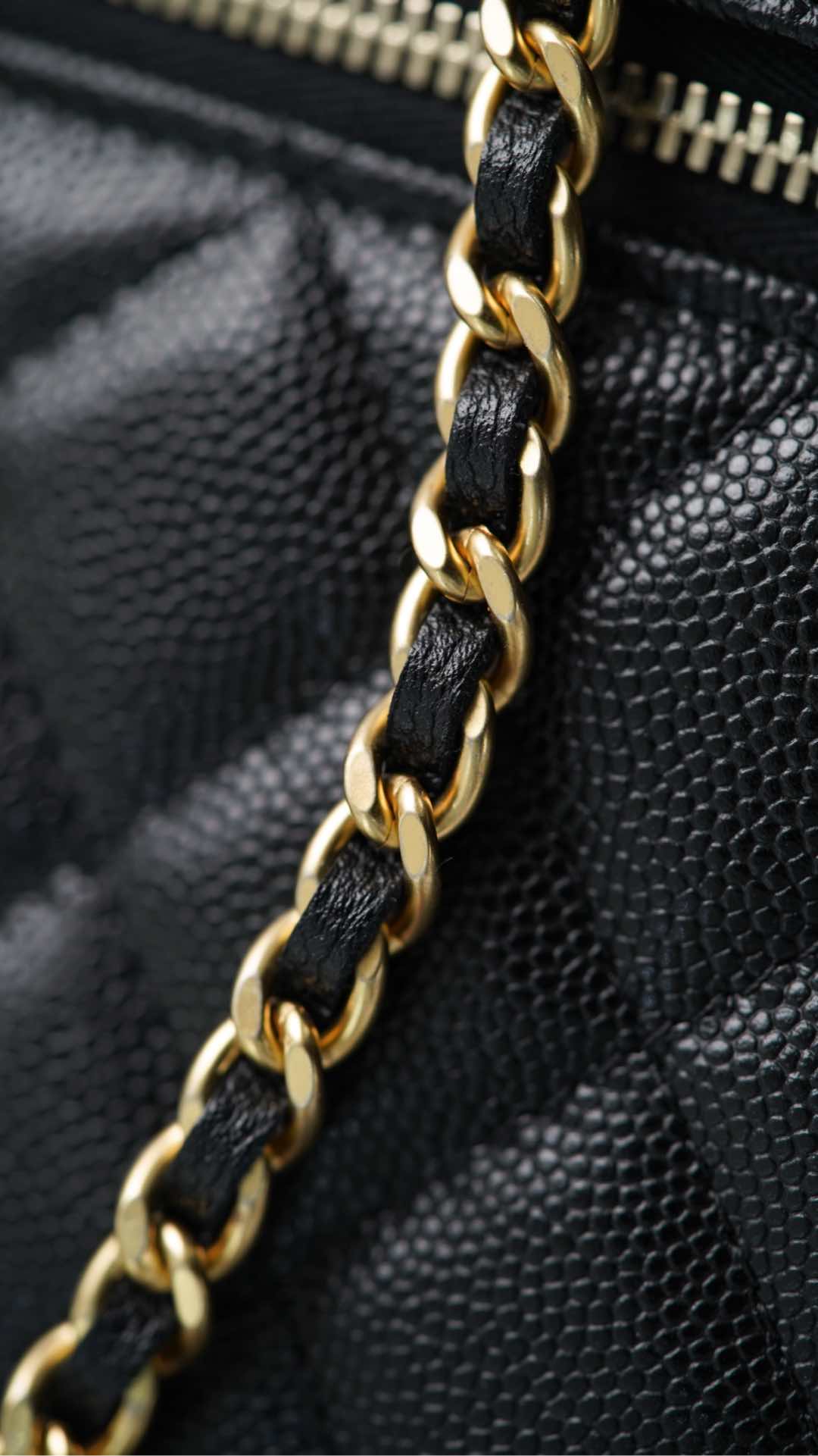 Сумка для ланча Chanel 25p Lychee Beef - черно-золотая