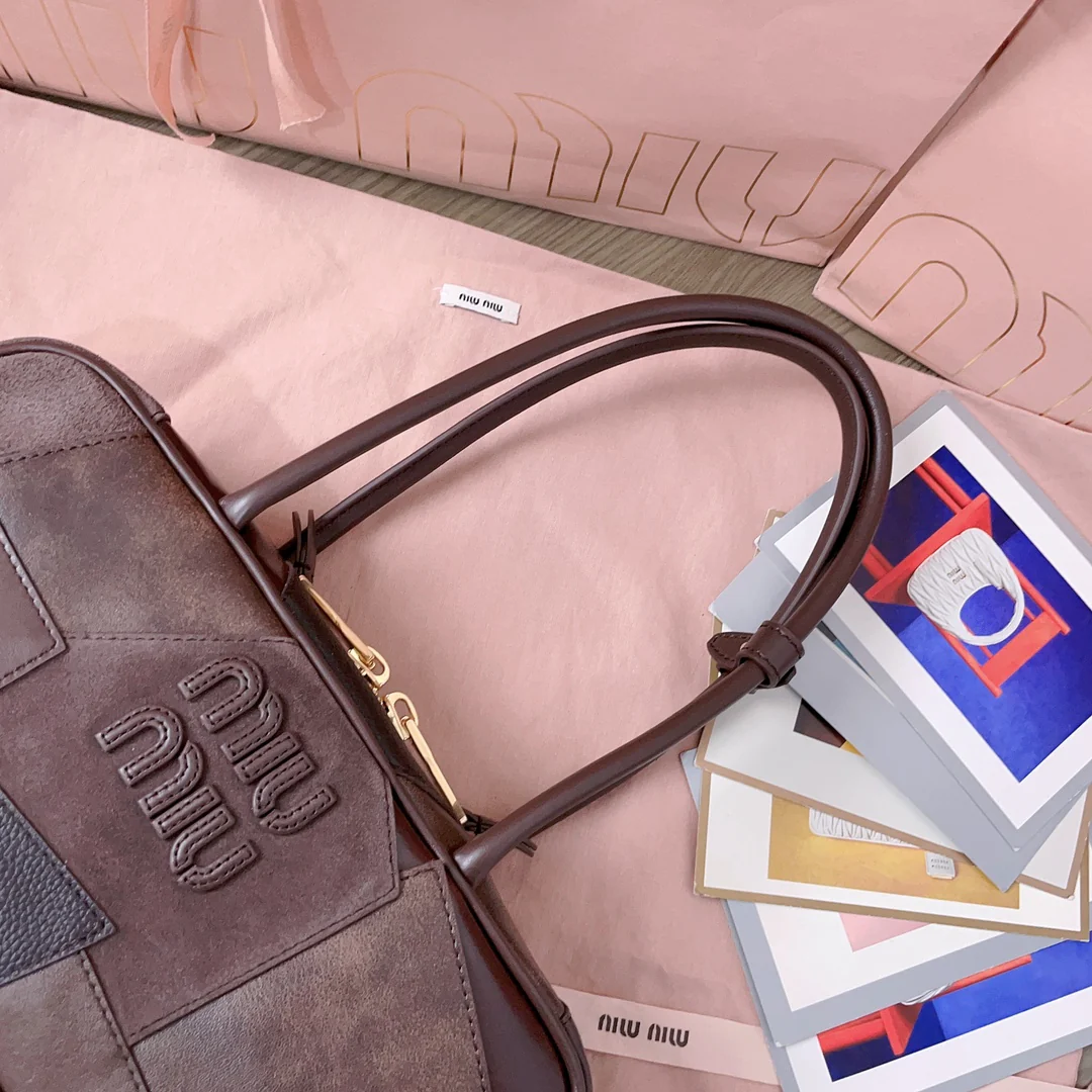 Сумка для боулинга Miu Miu 5bb147 - кожа с коричневой отделкой.