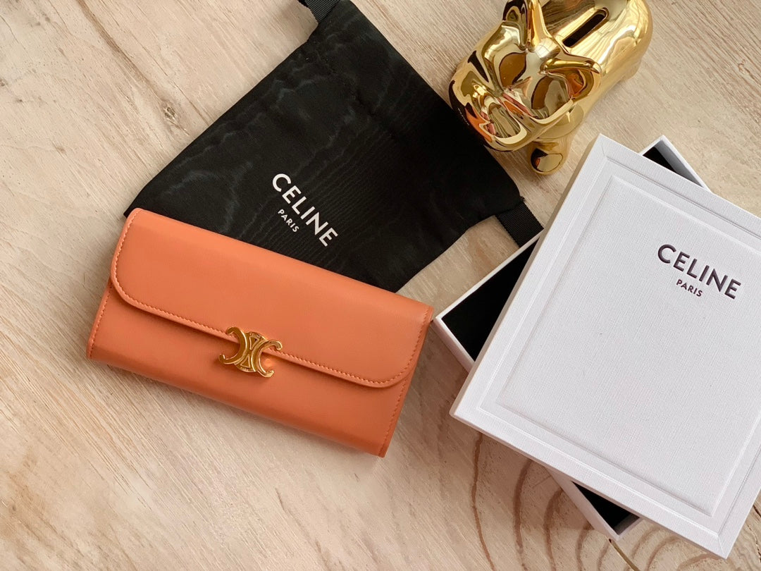 Celine TRIOMPHE 大号亮泽光滑羊皮革翻盖长夹