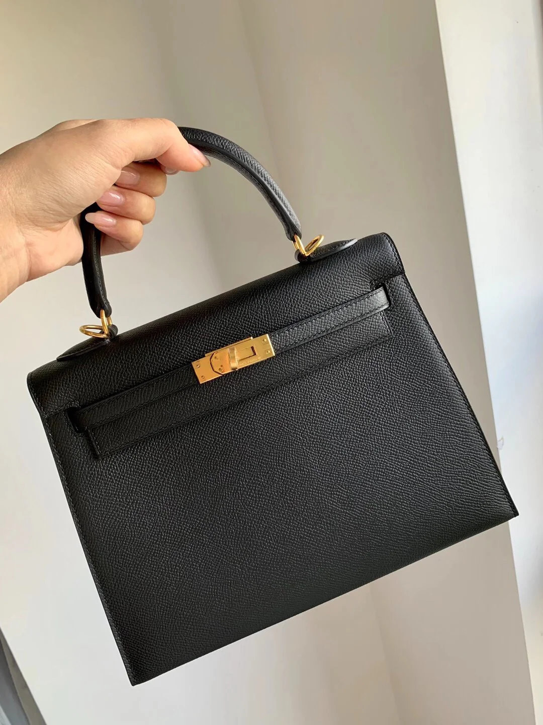 Часы Hermes Kelly 25 Epsom Black с золотой пряжкой