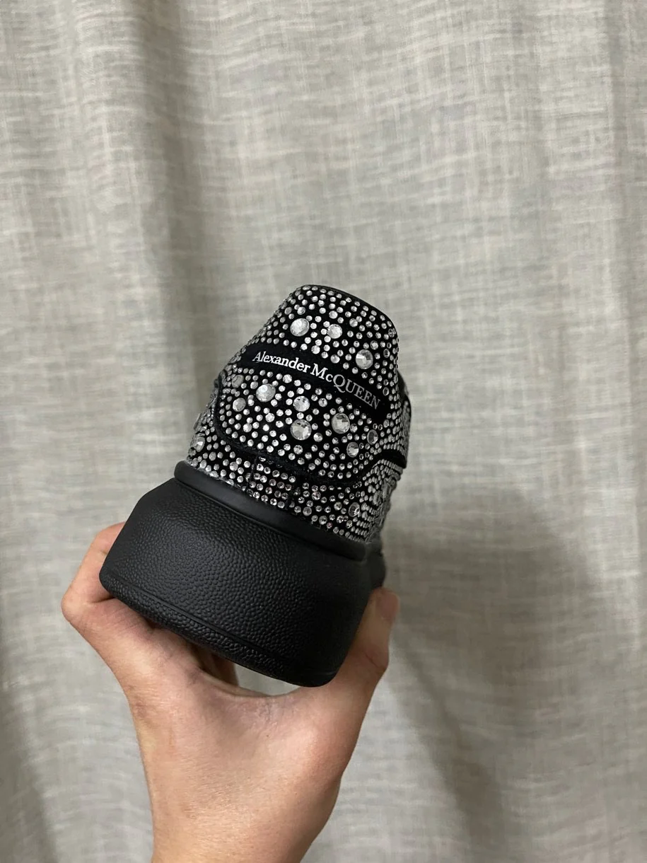 Классические белые кроссовки McQueen - унисекс - черно-белые с ромбовидной отделкой - премиум-издание