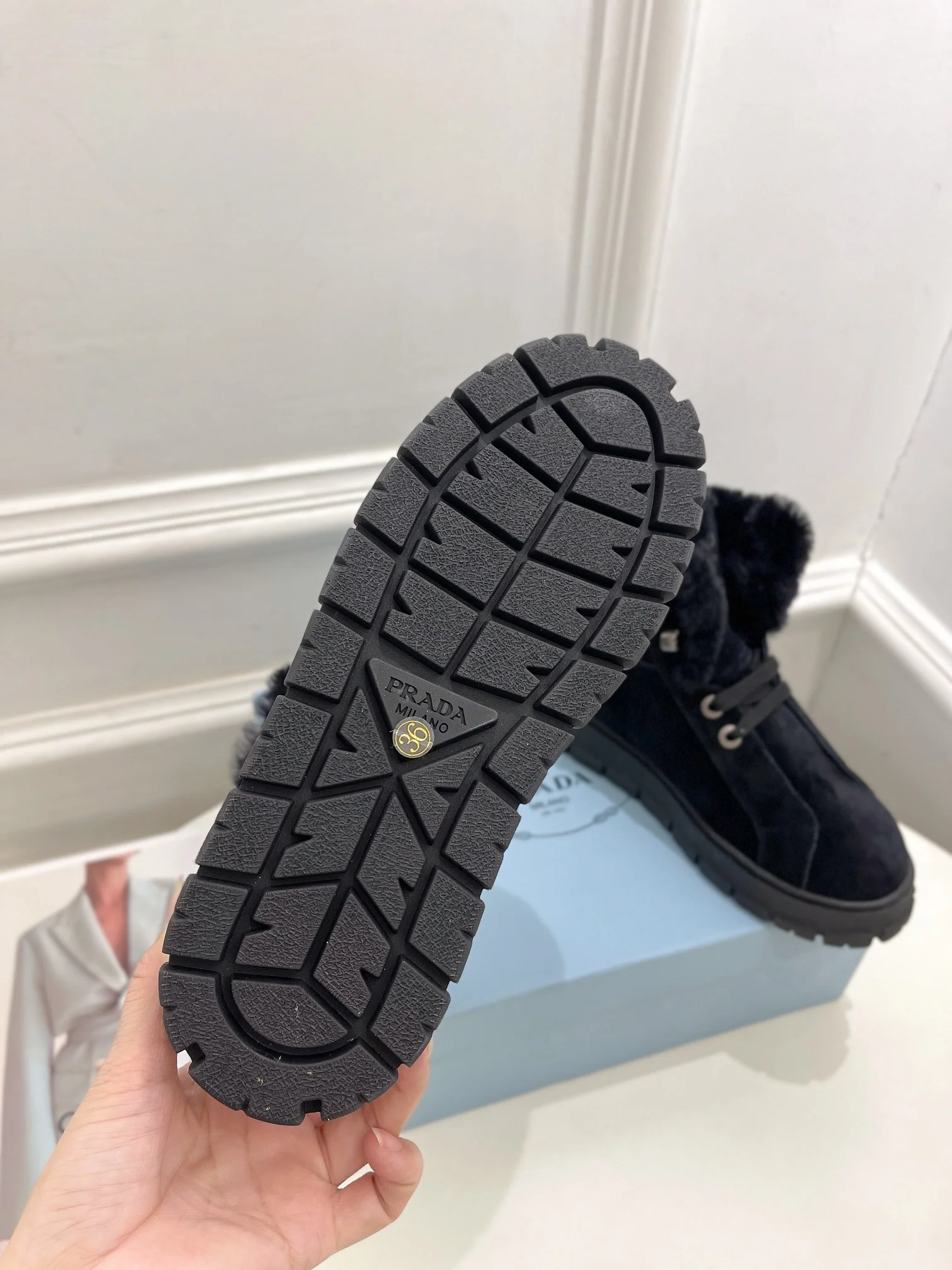 Prada в стиле подиума - Повседневные высокие шерстяные ботильоны - Черные