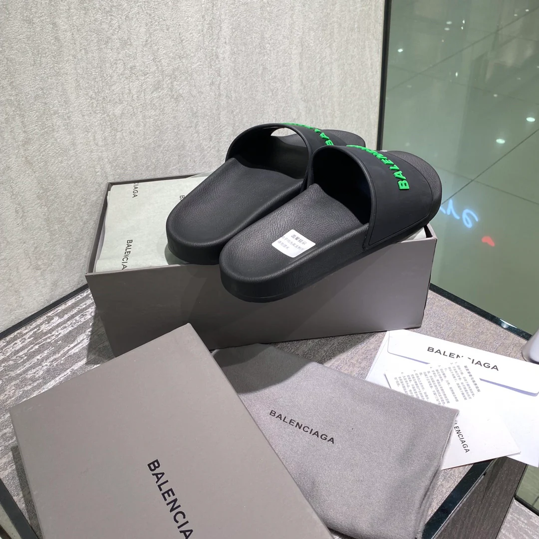 Balenciaga - Черные тапочки