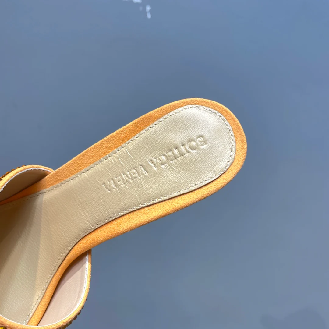 Сандалии на высоком каблуке из коллекции BV-2022 с подиума - 2 шт.