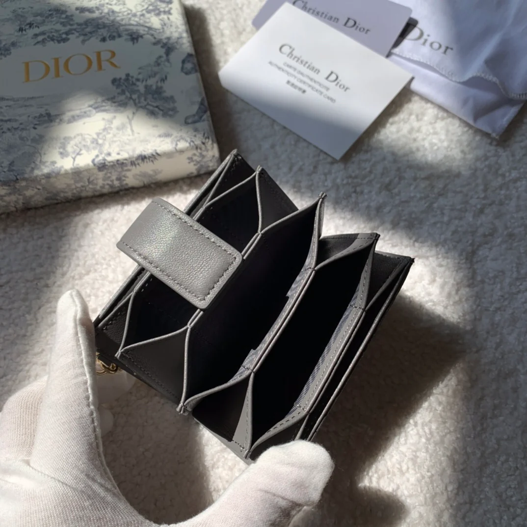 Dior 小羊皮风琴卡包