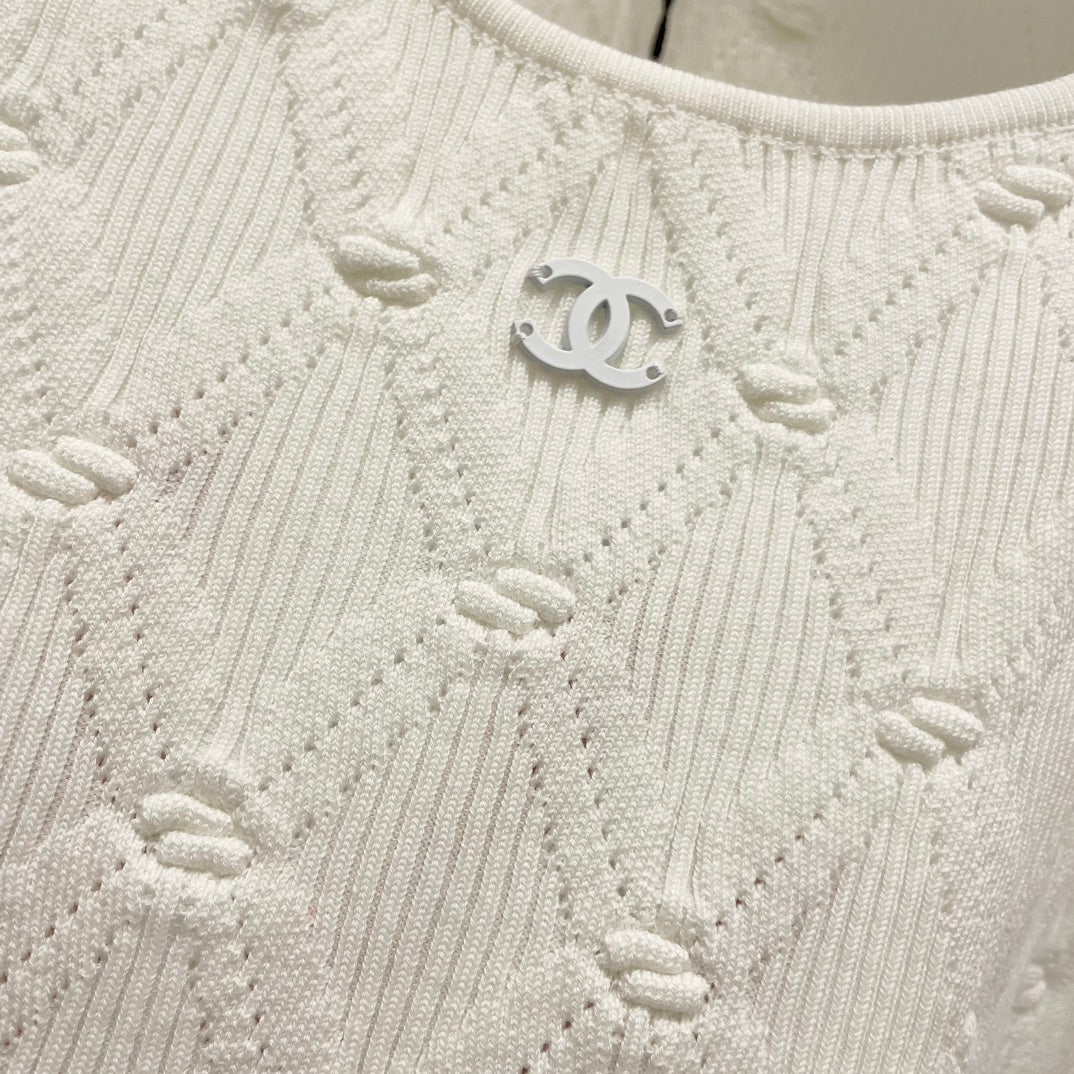 Жилет Chanel 2404 с бриллиантовой жаккардовой отделкой - белый