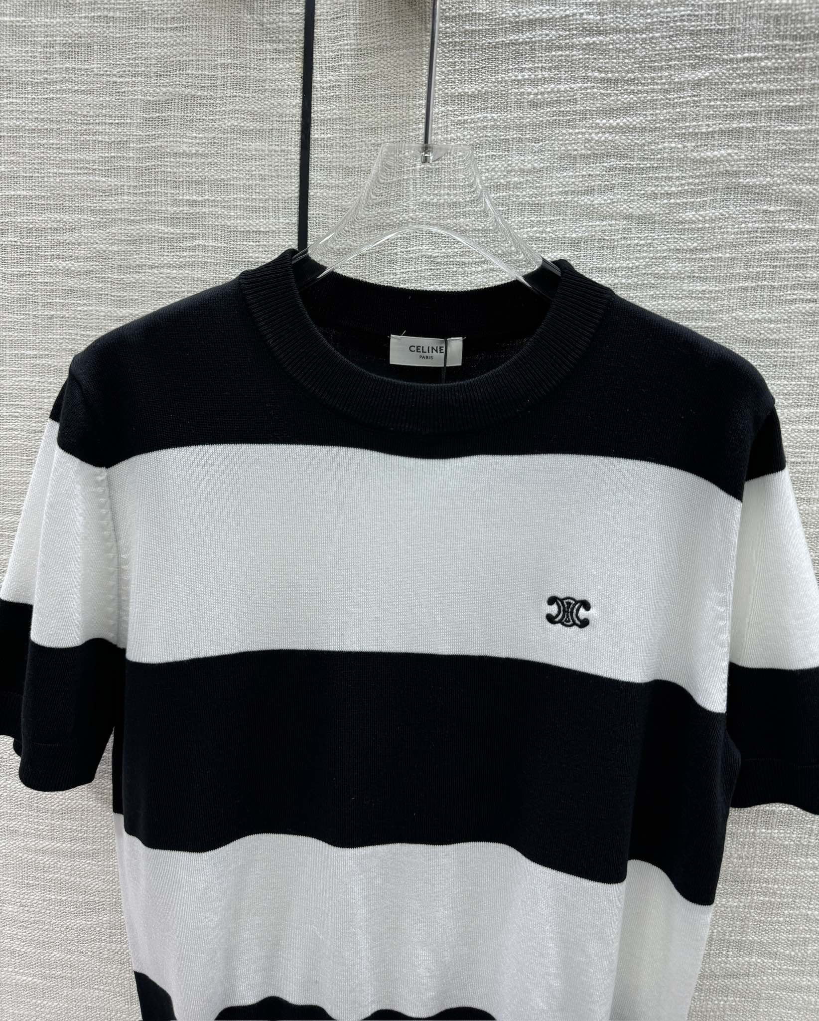 Футболка Celine 2404 с коротким рукавом, в полоску, черно-белая.