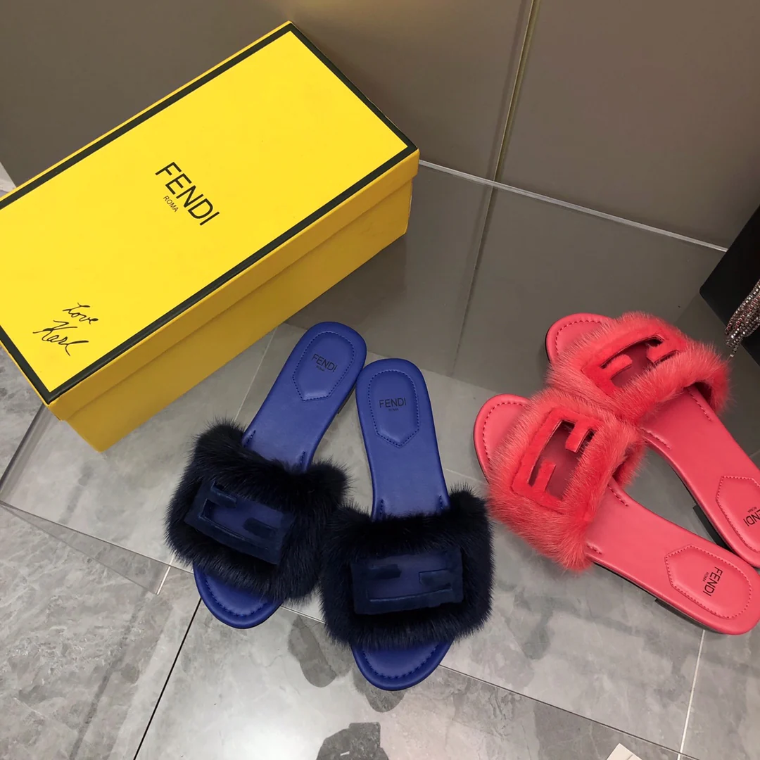 Новинка сезона осень/зима 2023 от Fendi - Серия с мехом норки - Тапочки - Синие