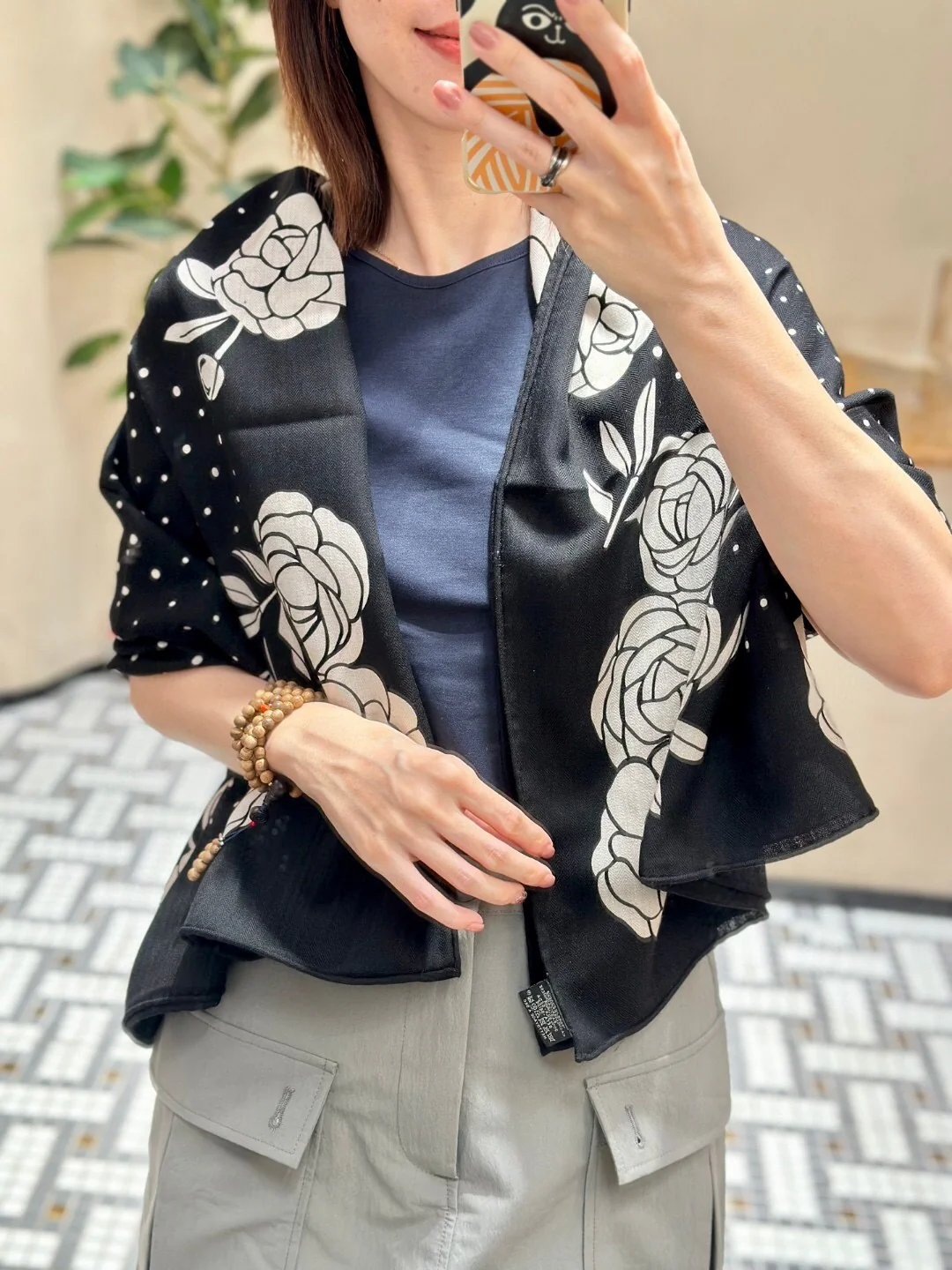 Шарф Chanel 2024 с отделкой из камелий - 140-140