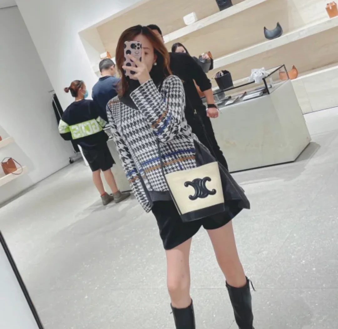 Маленькая сумочка-ведро Celine-cuir-triomphe