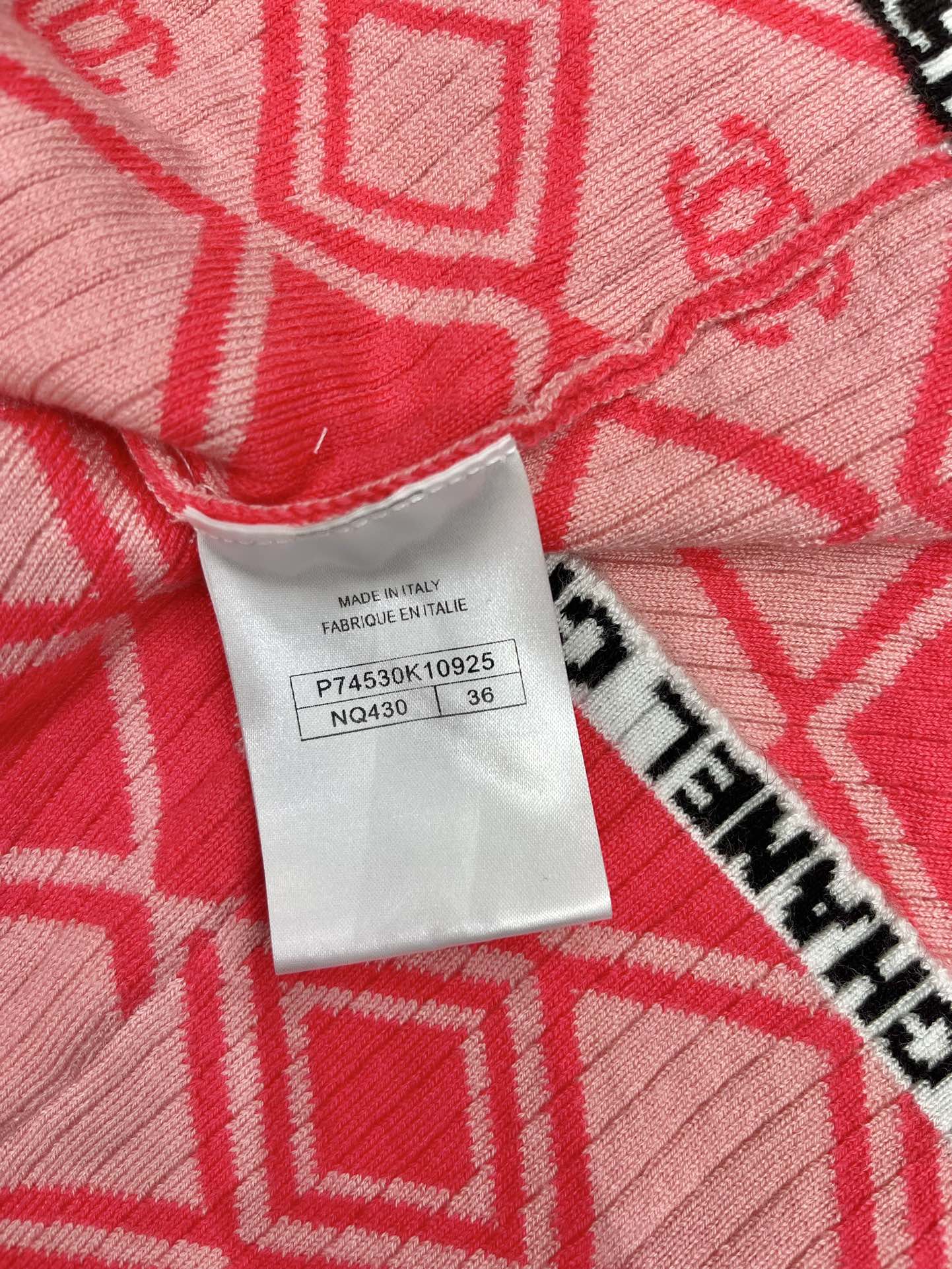 Новый клетчатый трикотажный топ Chanel 2403-24 с короткими рукавами - розовый