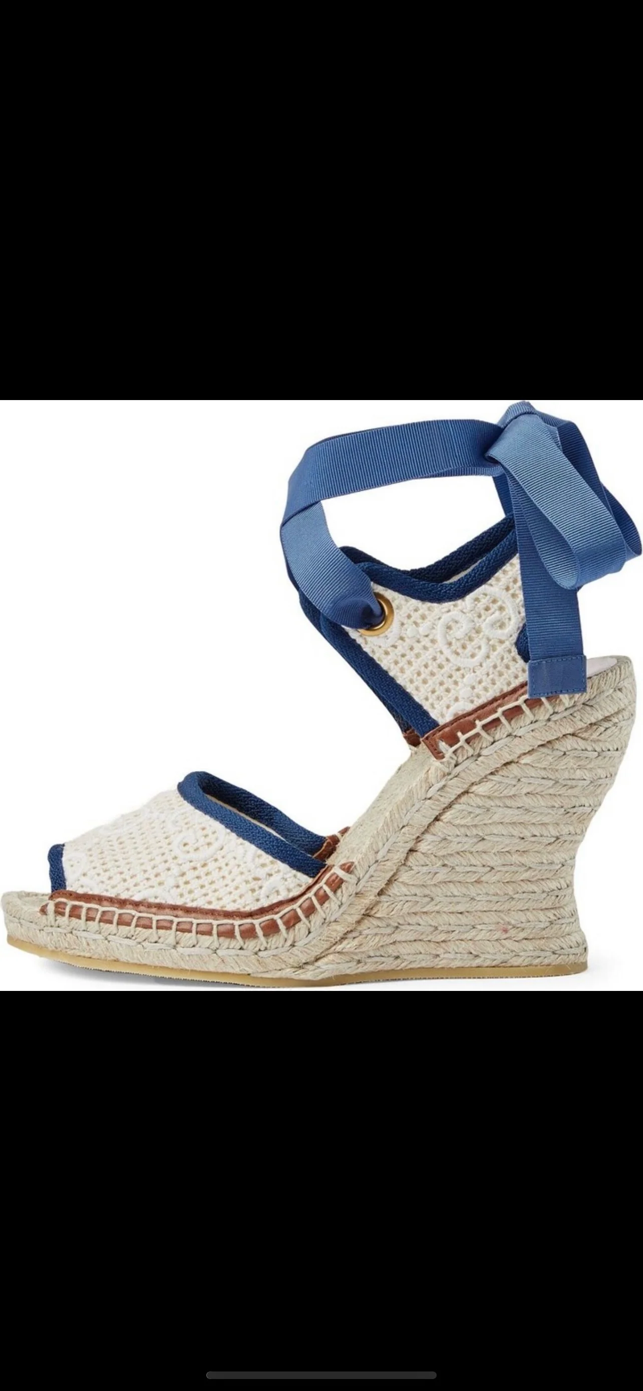 Новые поступления Gucci ранней весной 2023 года: туфли на ремешках из льняной парусины, сандалии на танкетке, джинсовые туфли на шнуровке.