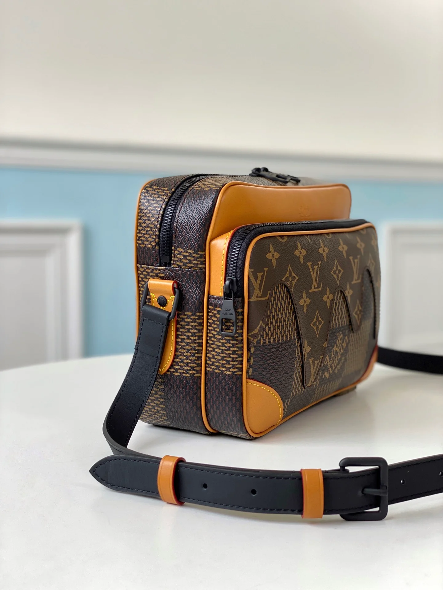 lv-n40359-nil-messenger bag