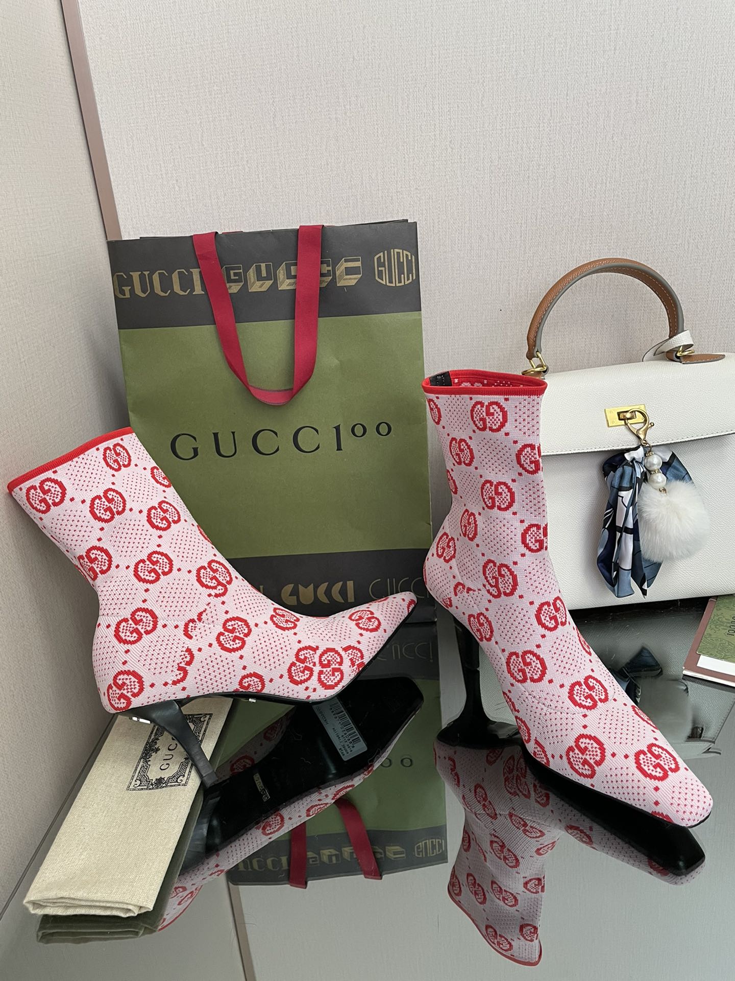 Ботильоны-носки Gucci с острым носком на шпильке - розовые